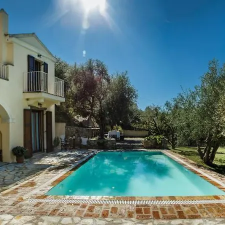 Mastrogiannis Dafne Villa *