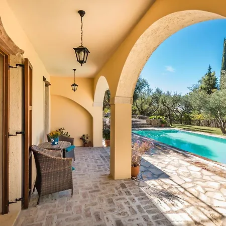 Mastrogiannis Dafne Villa *