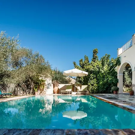 Mastrogiannis Dafne Villa *