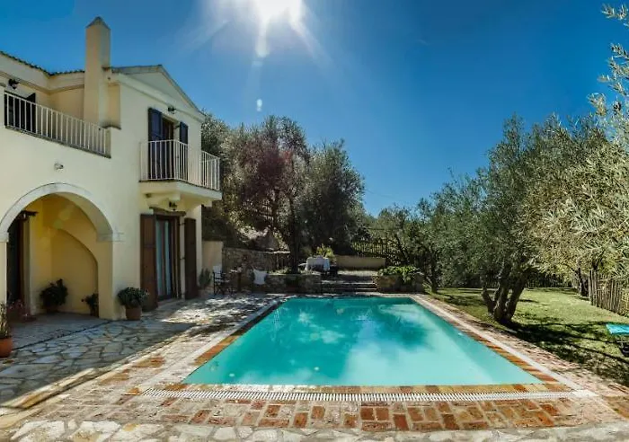 Mastrogiannis Dafne 别墅 *