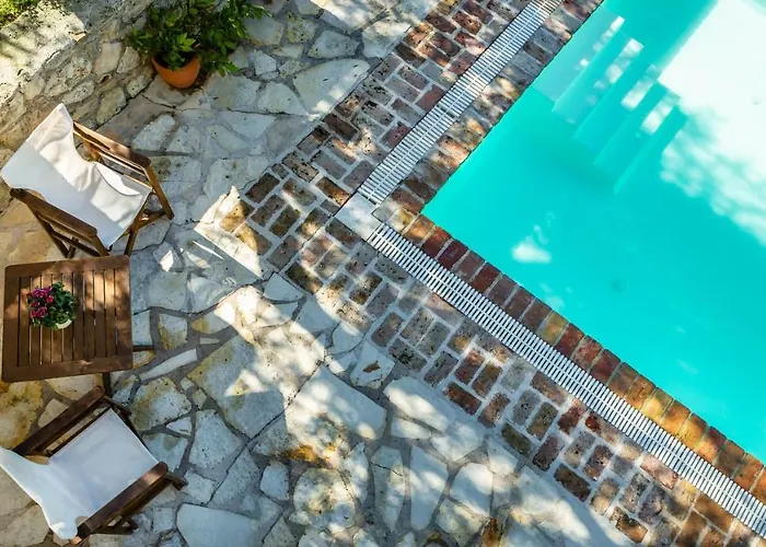 Mastrogiannis Dafne 别墅 *