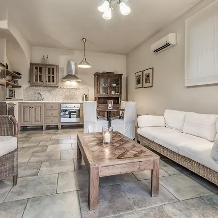 Mastrogiannis Dafne Villa *