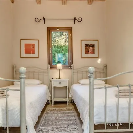 Mastrogiannis Dafne Βίλα *