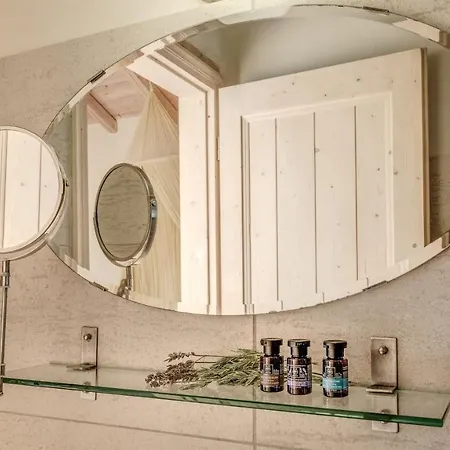 Willa Mastrogiannis Dafne